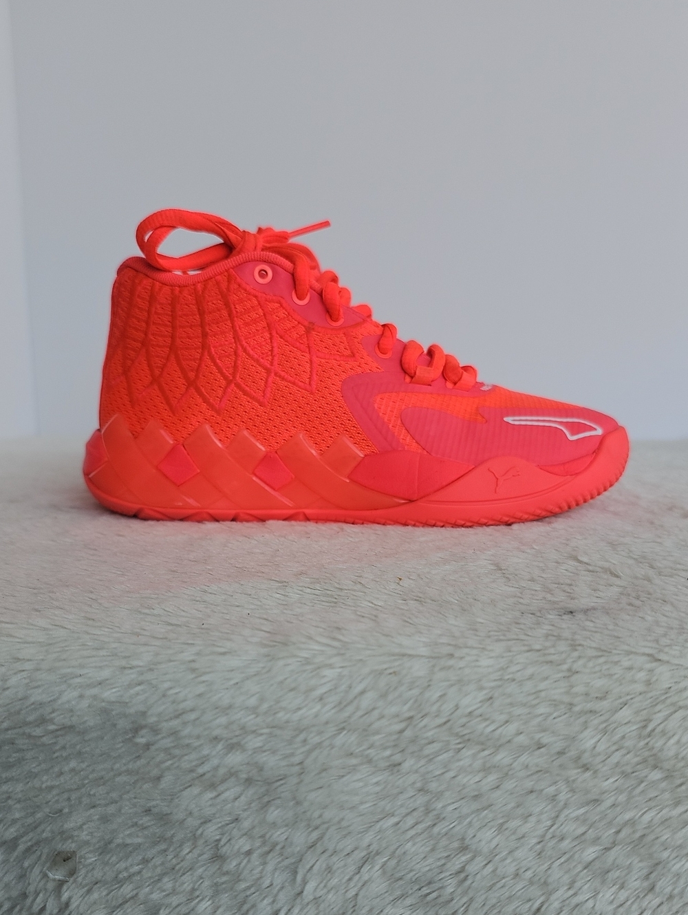 Puma MB.01 Jr Breast Cancer Awareness Pink Alert GS Size 4.5Y (309824-01)